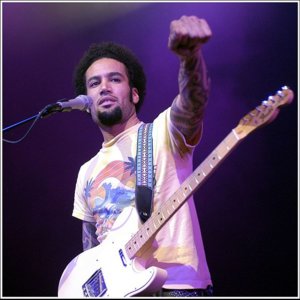 601px-Ben_Harper_FIJM_2003.jpg