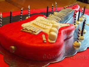 birthday_cakes_roll_electric_guitar_birthday_cake.jpg